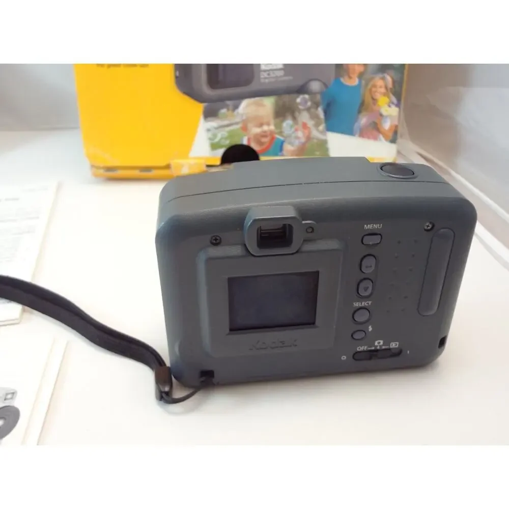 Kodak DC 3200 Digital Camera Mega Pixel - Gray - ***‎ Broken Battery Door ***